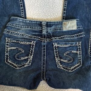 Silver Jeans Suki Mid Capri Women’s 27 Dark Wash Stretch Denim Embroidered Pkts